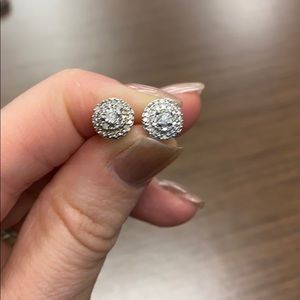 Diamond halo stud earings